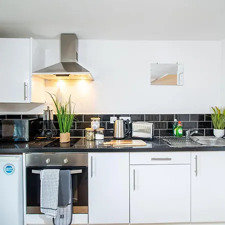 1 Bedroom Kirkstall Centre Apartment Ideal For Corporate Guests, Free Parking Leeds  Exterior foto