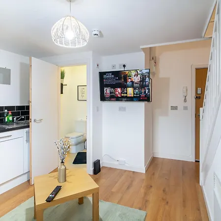 1 Bedroom Kirkstall Centre Apartment Ideal For Corporate Guests, Free Parking Leeds  Exterior foto