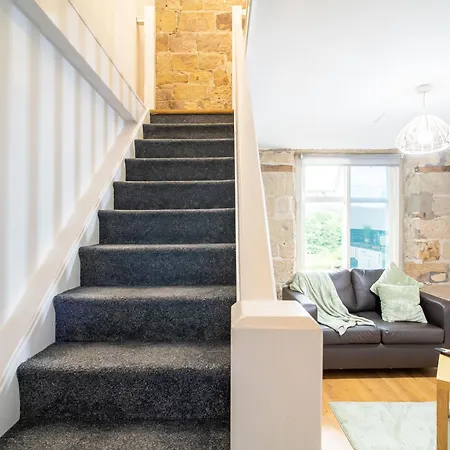 1 Bedroom Kirkstall Centre Apartment Ideal For Corporate Guests, Free Parking Leeds  Exterior foto