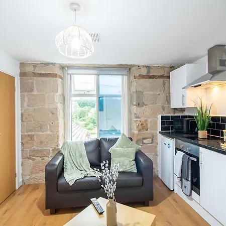 1 Bedroom Kirkstall Centre Apartment Ideal For Corporate Guests, Free Parking Leeds  Exterior foto