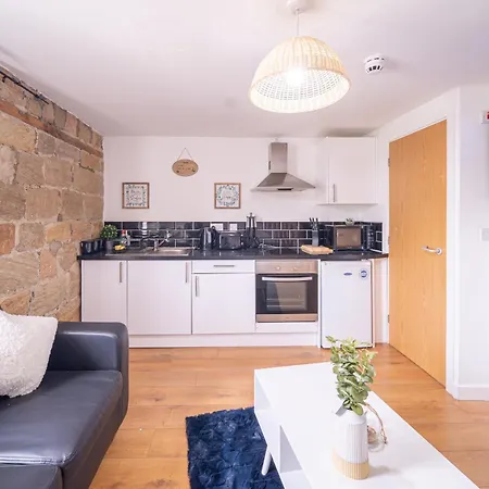 1 Bedroom Kirkstall Centre Apartment Ideal For Corporate Guests, Free Parking Leeds  Exterior foto