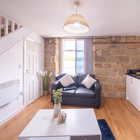 1 Bedroom Kirkstall Centre Apartment Ideal For Corporate Guests, Free Parking Leeds  Exterior foto