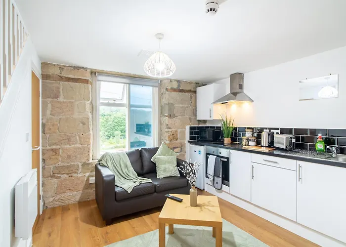 1 Bedroom Kirkstall Centre Apartment Ideal For Corporate Guests, Free Parking