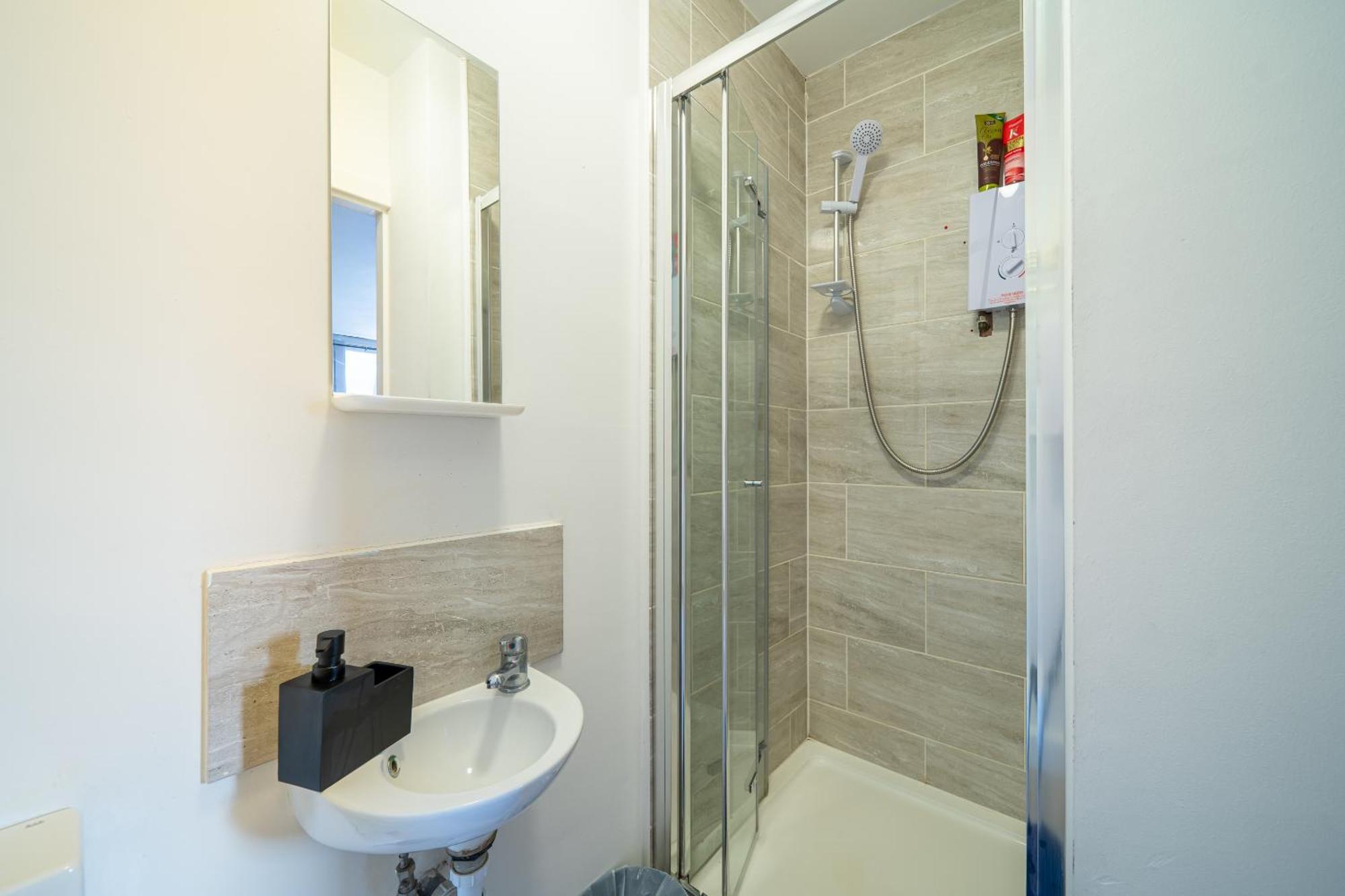 1 Bedroom Kirkstall Centre Ideal For Corporate Guests, Free Parking Apartamento *